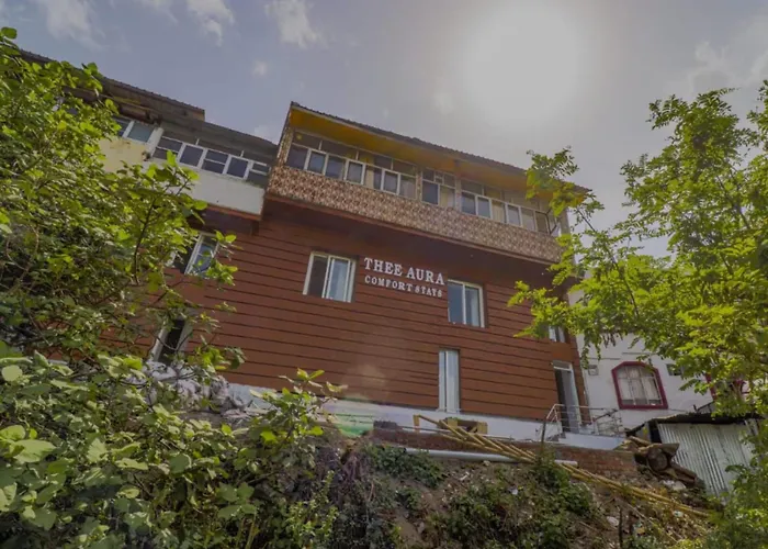 Goroomgo Thee Aura Mall Road Mussoorie Near Sai Baba Mandir 200M- Picture Palace -Kulri Bus Stand - Comfortable Stay With Family
