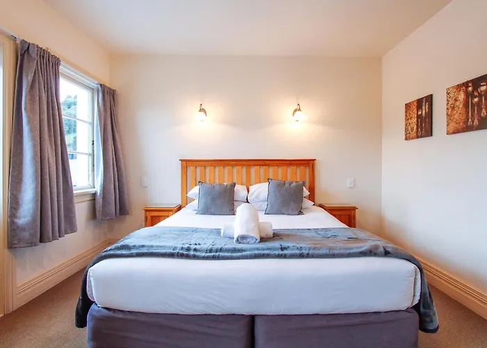 The Grand Hotel & Bar - Akaroa