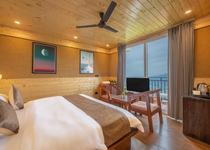 The Mountains Breeze Retreat I Couple Friendly I Balcony I Charvi Retreat I Kufri By Exotic Stays