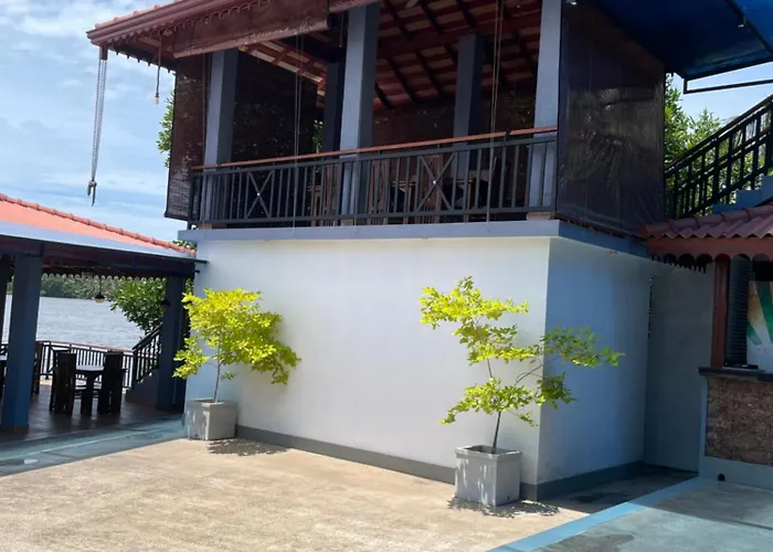 Aqua Hotel