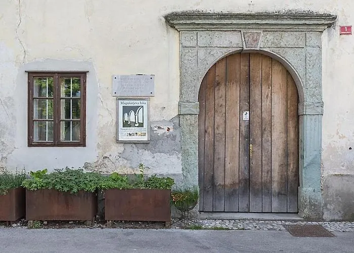 Hisa Linhart, Hotel & Restaurant