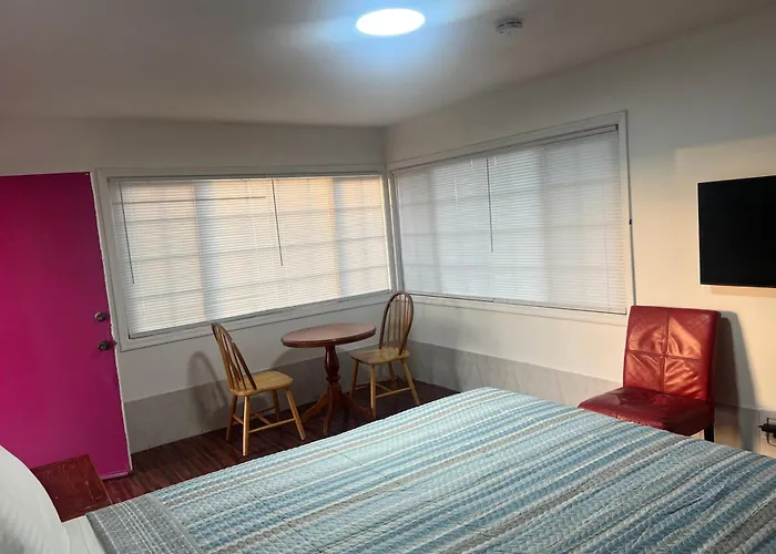 Silver Sands Motel