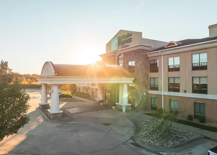 Holiday Inn Express Hotel And Suites Saint Robert By Ihg