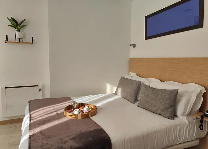 Hotel Le National Clichy Paris