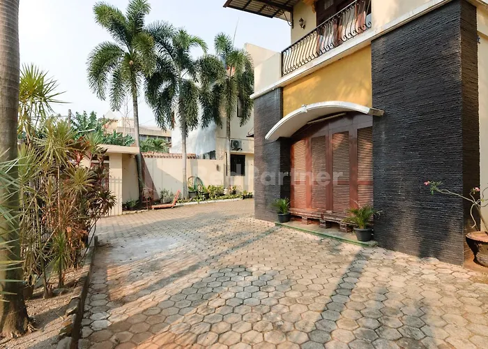 Sr Residence Near Mall Ciputra Cibubur Mitra Reddoorz
