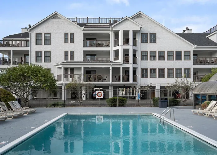 Club Wyndham Newport Onshore