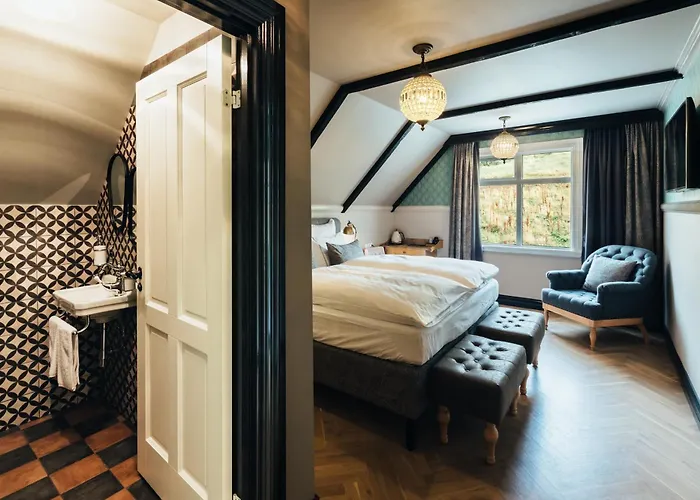 Skalakot Manor Hotel