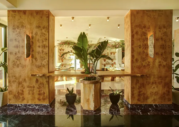 Bratus Hotel