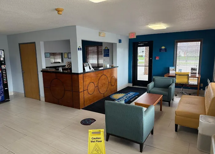 Days Inn By Wyndham Muncie -Ball State University