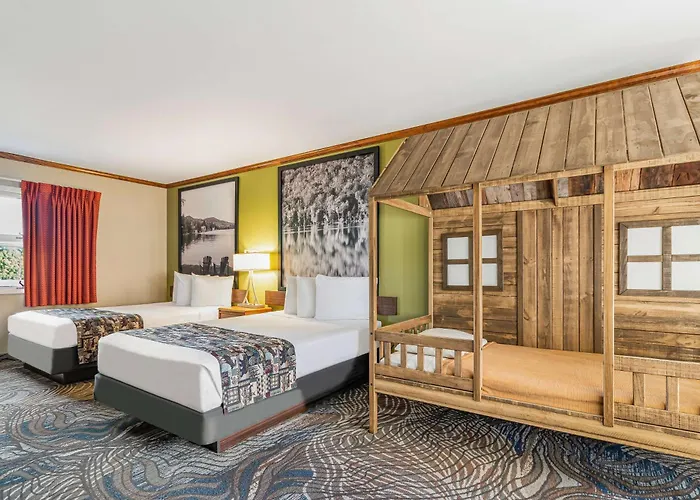 Super 8 By Wyndham Lake George/Downtown