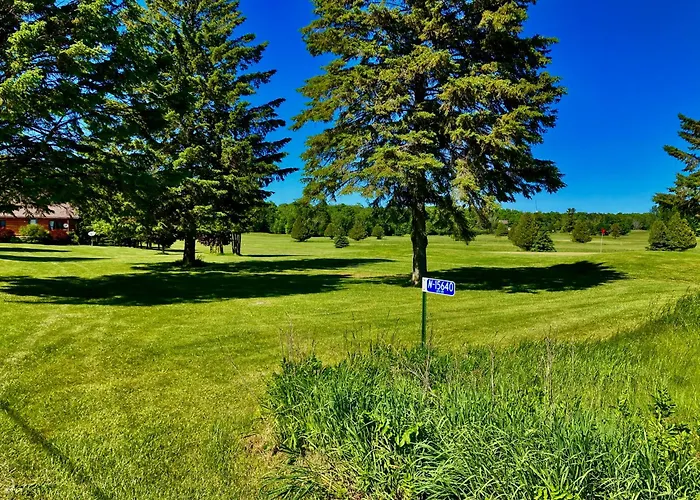Garden Grove Retreat & Lodging Near Pictured Rocks, Fayette, Trails