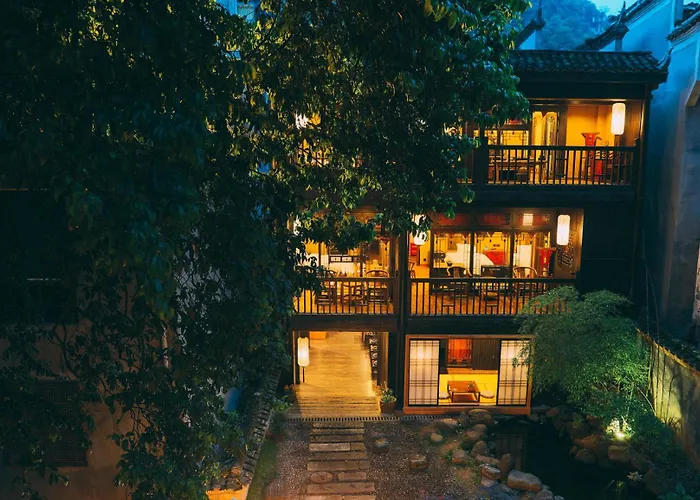 Qingxi Zen Courtyard Retreat --A Peaceful Sanctuary Blending Historic Charm With Zen Aesthetics In The Heart Of The Fenghuang Ancient Town