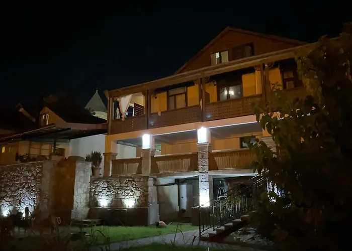 8 Rooms