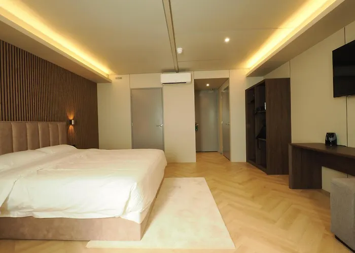 Tung Hotel