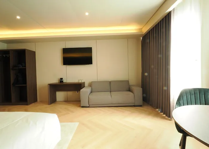 Tung Hotel