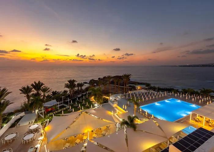 Queens Bay Hotel