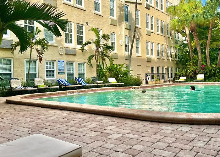 Renovated Studio In The Heart Of Palm Beach - Free Parking, Security Box