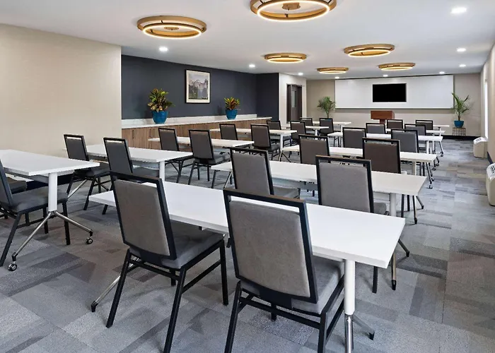 La Quinta Inn & Suites By Wyndham Memphis I-240