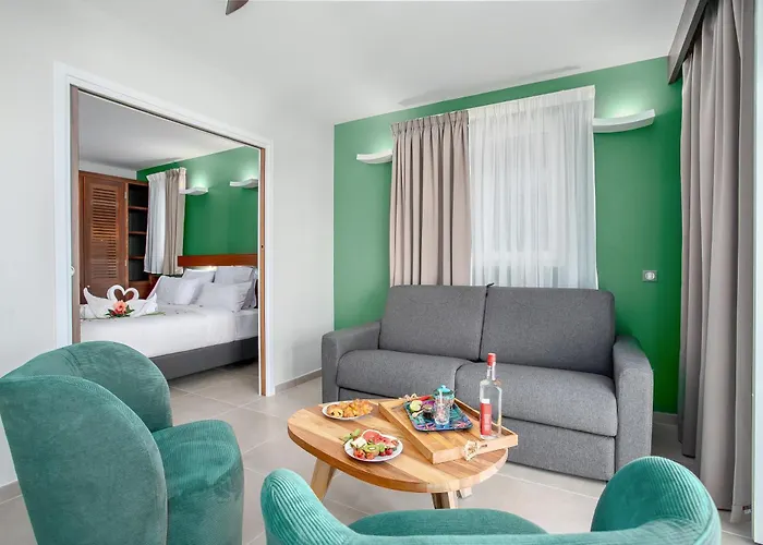 Courbaril Hotel