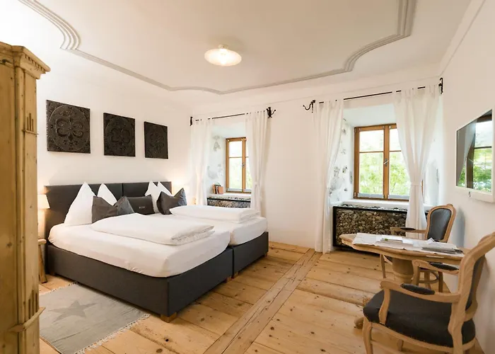 Hotel & Gourmetwirtshaus Kirchenwirt Seit 1326