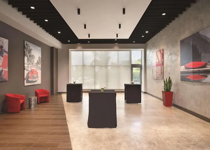 Radisson Red Miami Airport