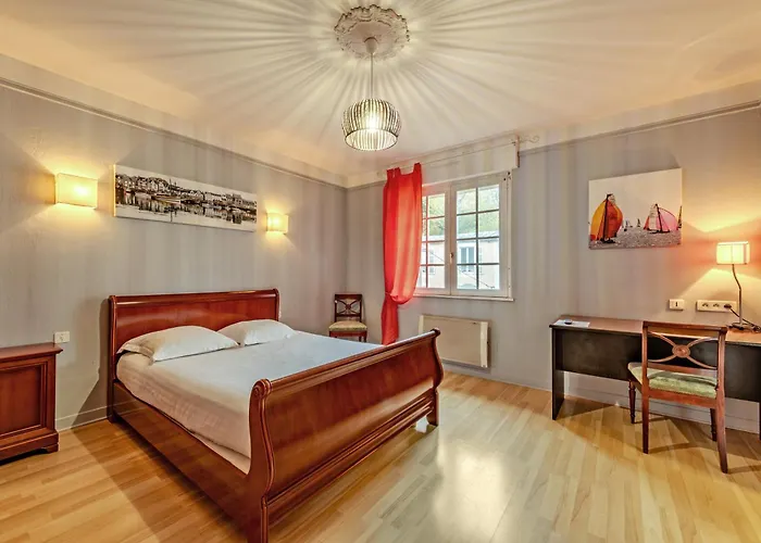 Logis Hotel De La Corniche