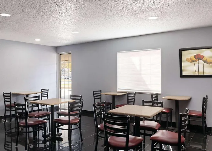 Days Inn & Suites By Wyndham Green Bay Wi
