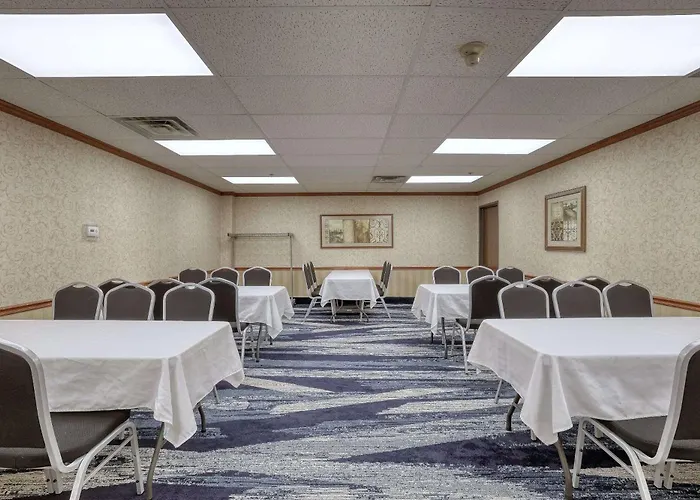 Comfort Suites Appleton Airport