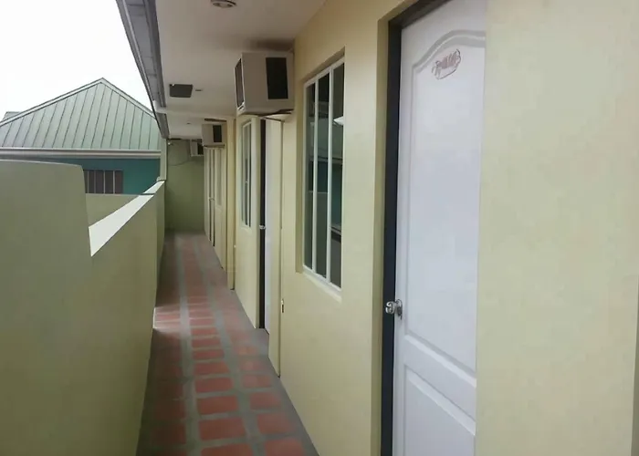 RedDoorz near Walking Street Angeles City