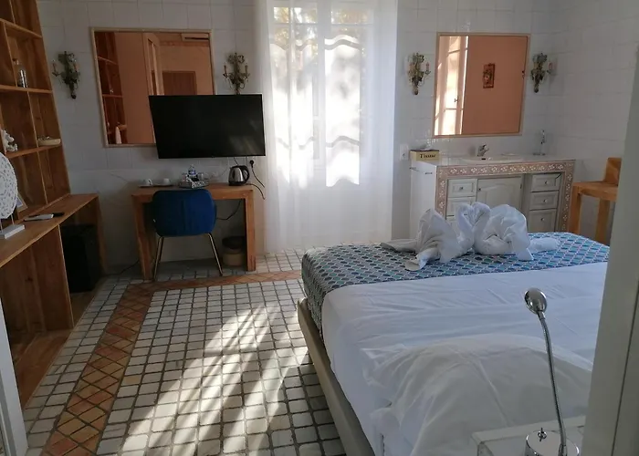 Domaine De La Nerthe- Hotel Provence Mediterranee