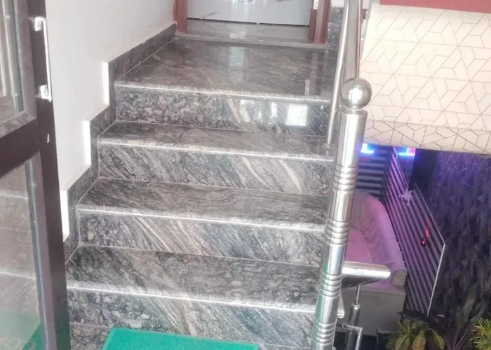 Hotel O Bhavya Guest House