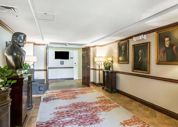 Bluegreen Vacations Patrick Henry Square, An Ascend Collection Resort