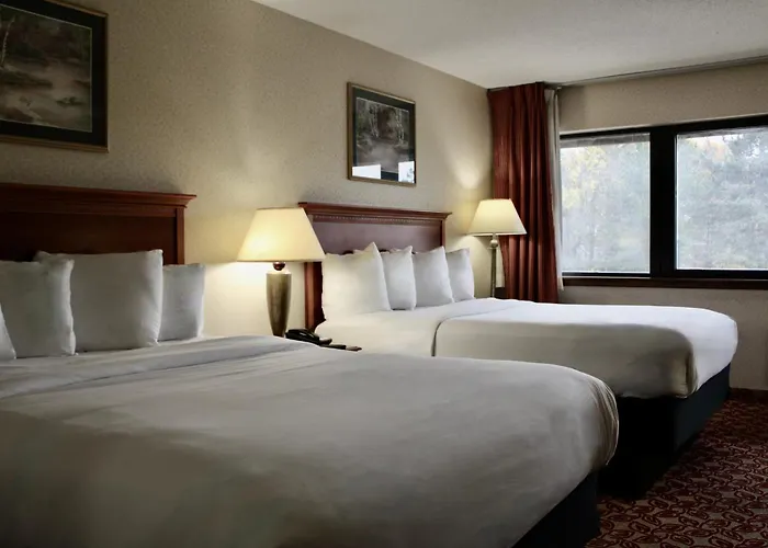 Carlton Lodge Hotel And Suites