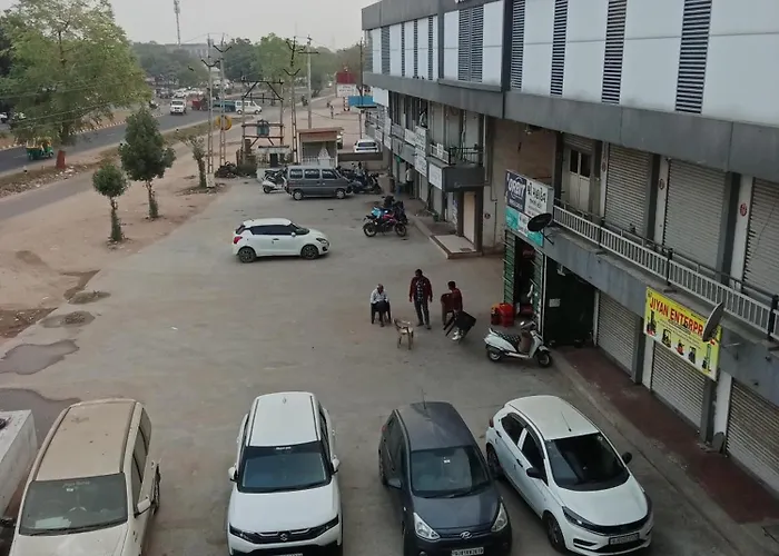 Hotel Cm Palace & Guest House & P.G Rooms