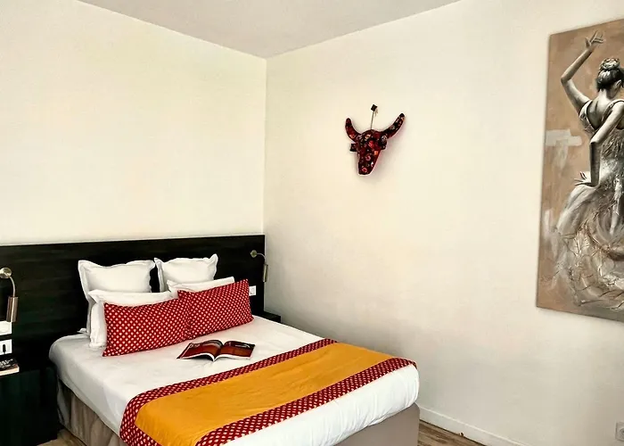 Hotel Saint Louis - Au Coeur Des Remparts