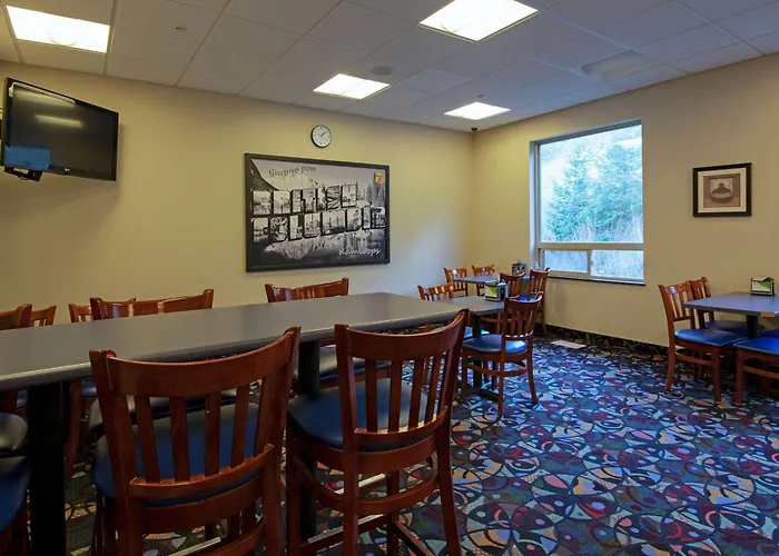 Super 8 By Wyndham Kamloops On The Hill