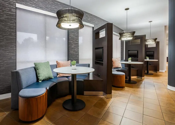 Courtyard By Marriott Auburn Hotel