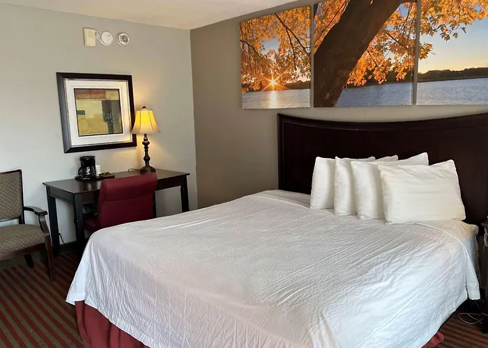 Days Inn By Wyndham Pittsburg Ks