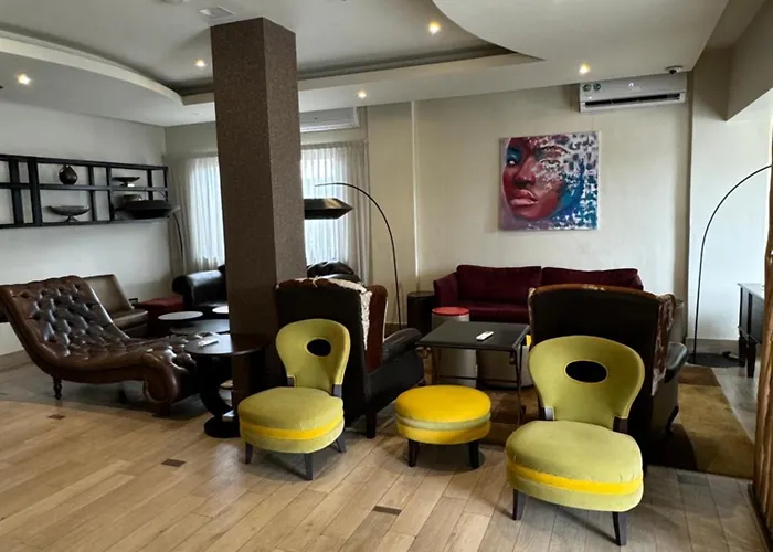 The Palms By Eagles Airport Residential