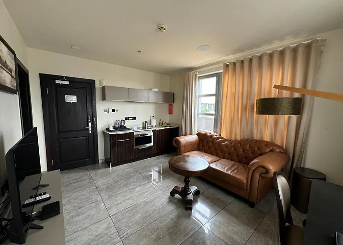 The Palms By Eagles Airport Residential