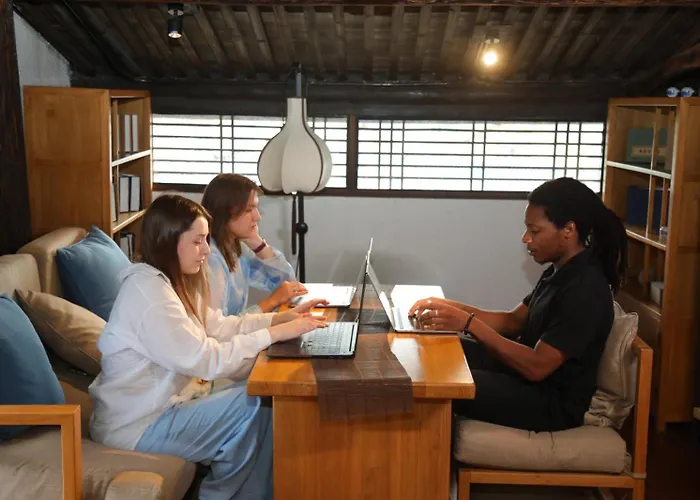 Esgbihu Digitl Nomad Coworking Coliving Hub