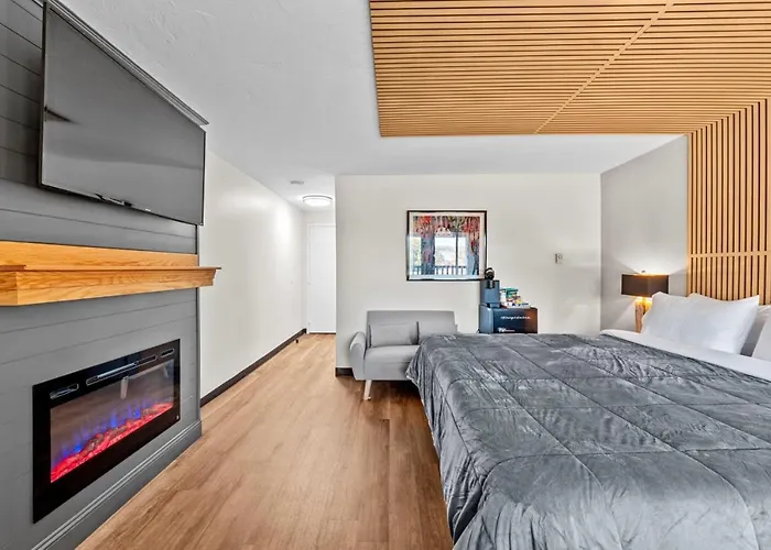 King Bed In Lux Boutique Hotel