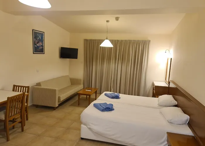 Nissiana Hotel & Bungalows