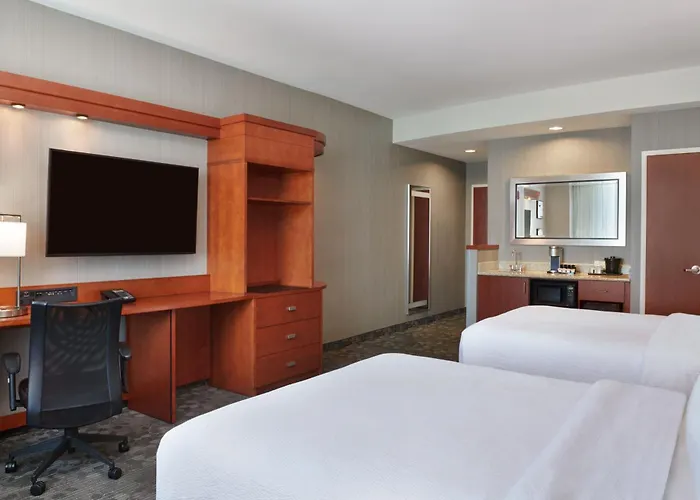 Courtyard By Marriott Ottawa East