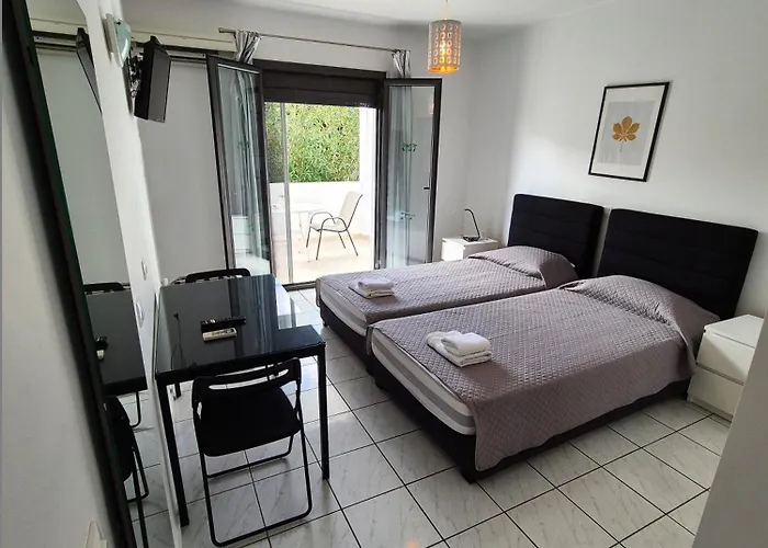 Natalie'S Hotel