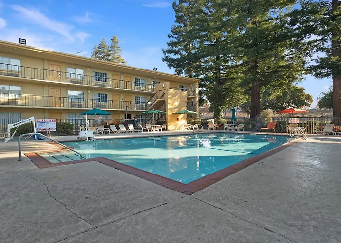Howard Johnson By Wyndham Sacramento Downtown