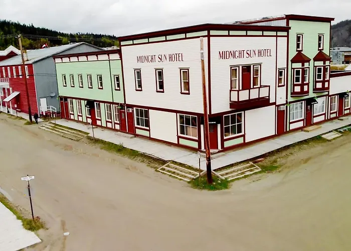 Midnight Sun, A Coast Hotel