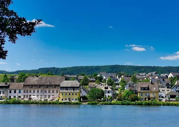 Hotel- Weingut- Moselloreley