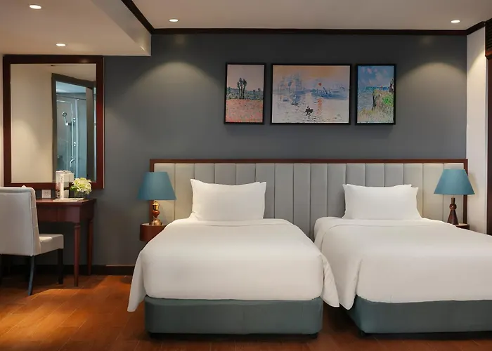 MAY DE VILLE Corner Hotel