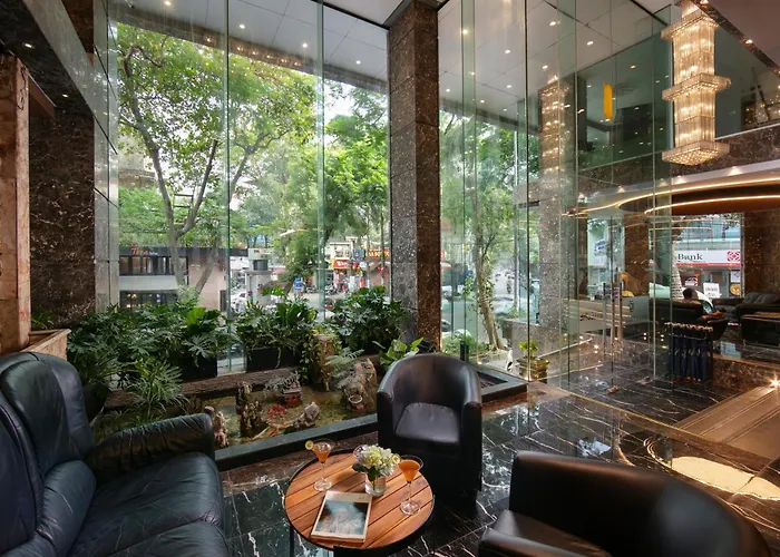 MAY DE VILLE Corner Hotel